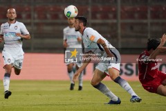 giuseppe cuomo (n.03 difensore crotone fc) colpisce di testa