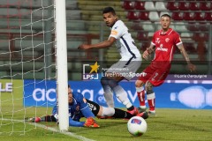 junior walter messia (n.30 centrocampista crotone fc) occasione da goal