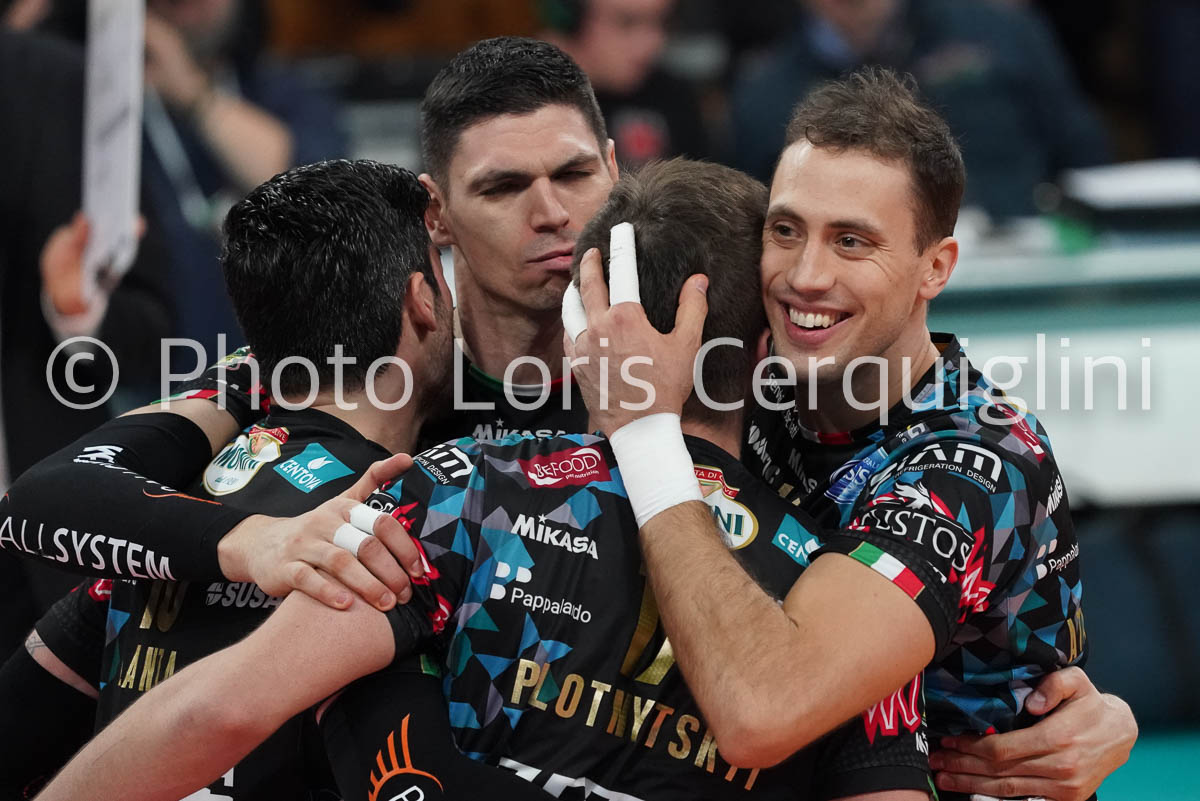 aleksandar atanasijevic (n.14 opposto sir safety conad perugia) esulta